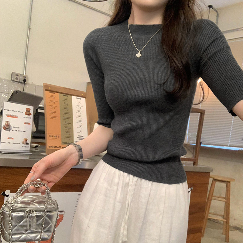 This Korean high-end, super good-looking off-the-shoulder, mid-sleeved knitted sweater is a new slimming top for women in Spring/Summer 2025 This Korean high-end, super good-looking off-the-shoulder, mid-sleeved knitted sweater is a new slimming top for women in Spring/Summer 2025