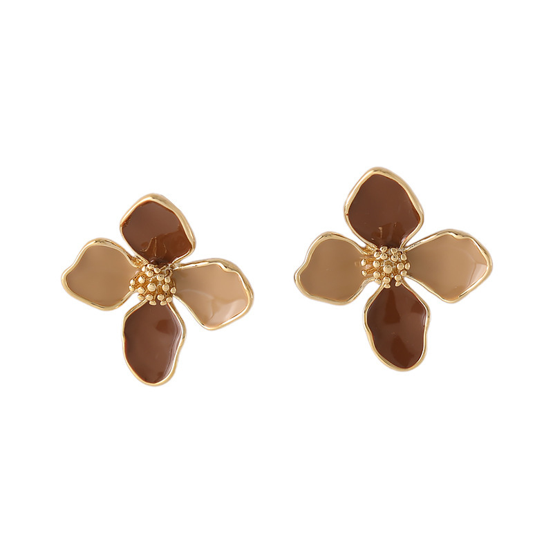 New autumn and winter Maillard ear studs with a light luxury and high-end feel, oil-dripping flower ear studs, women's retro and versatile earrings wholesale Item Picture