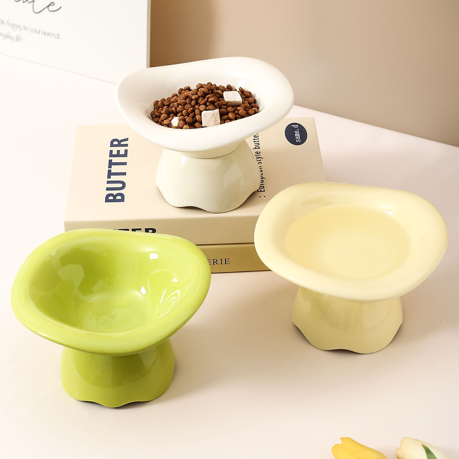 Cream-style series split wavy pet bowl, household ceramic cat bowl and dog bowl, high-legged neck guard bowl, cat and dog food bowl