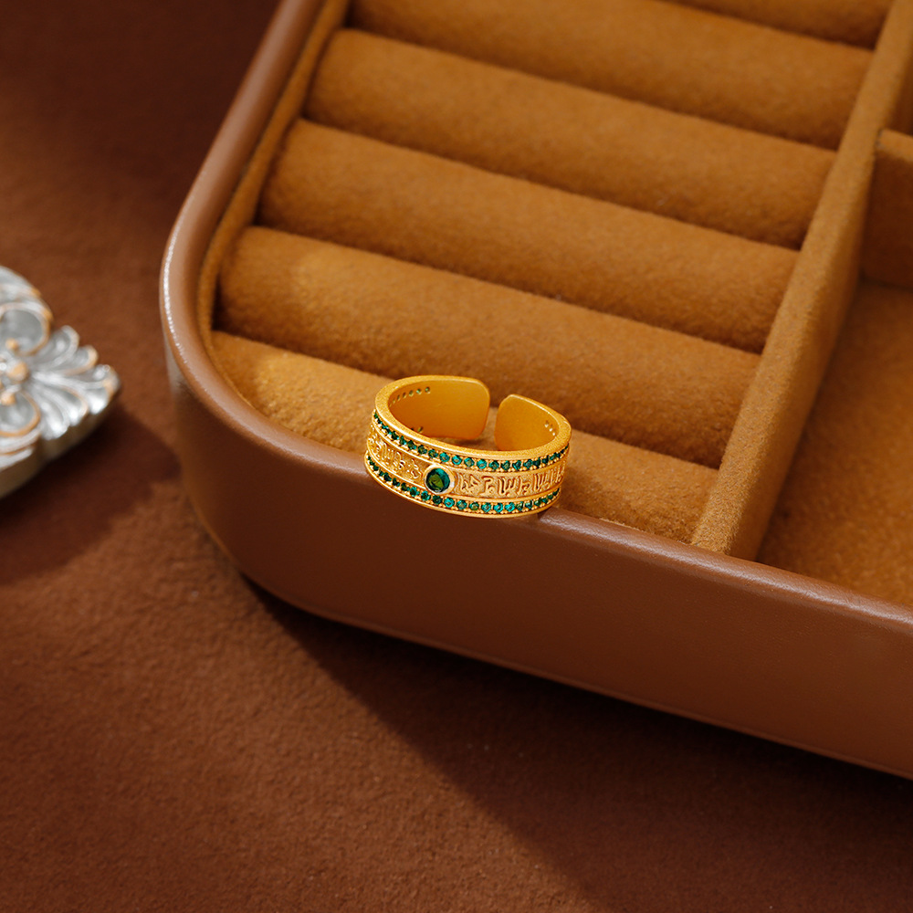 Hyacinth ancient sand gold cut women's retro Hong Kong-style light luxury green zirconium high-end open ring 2025 New trendy index ring Application Scenario