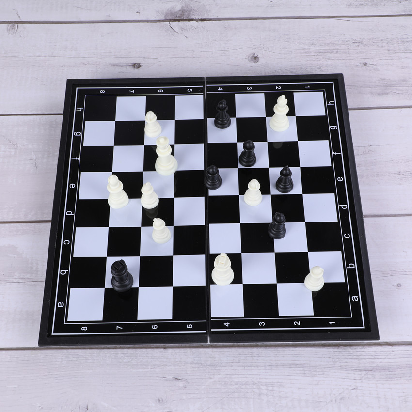 Plastic magnetic chess children's competition special folding color box game chess quick-sale supply portable competition Application Scenario
