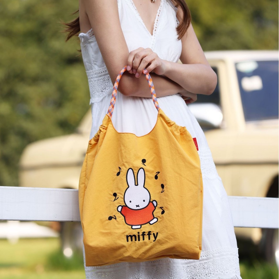 【 Official Authorization 】 Miffy embroidered Canvas Bag, Cute cartoon handbag for girls, versatile student handbag, single-shoulder crossbody bag Specification image