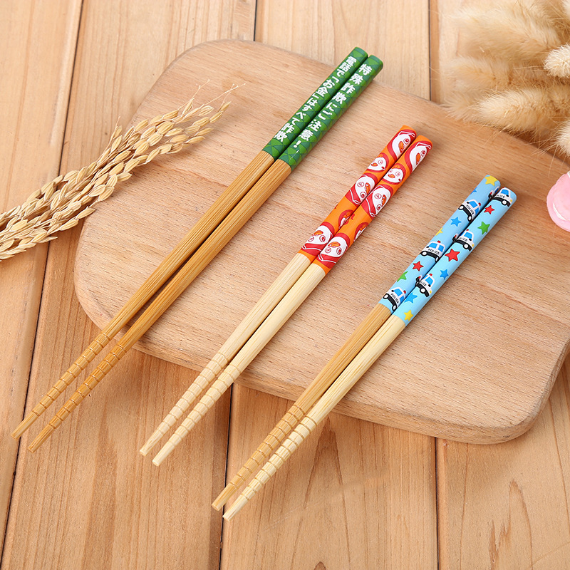 Cartoon safety education bamboo chopsticks, Japanese bamboo chopsticks, household children's chopsticks, kindergarten Nan bamboo chopsticks wholesale Application Scenario