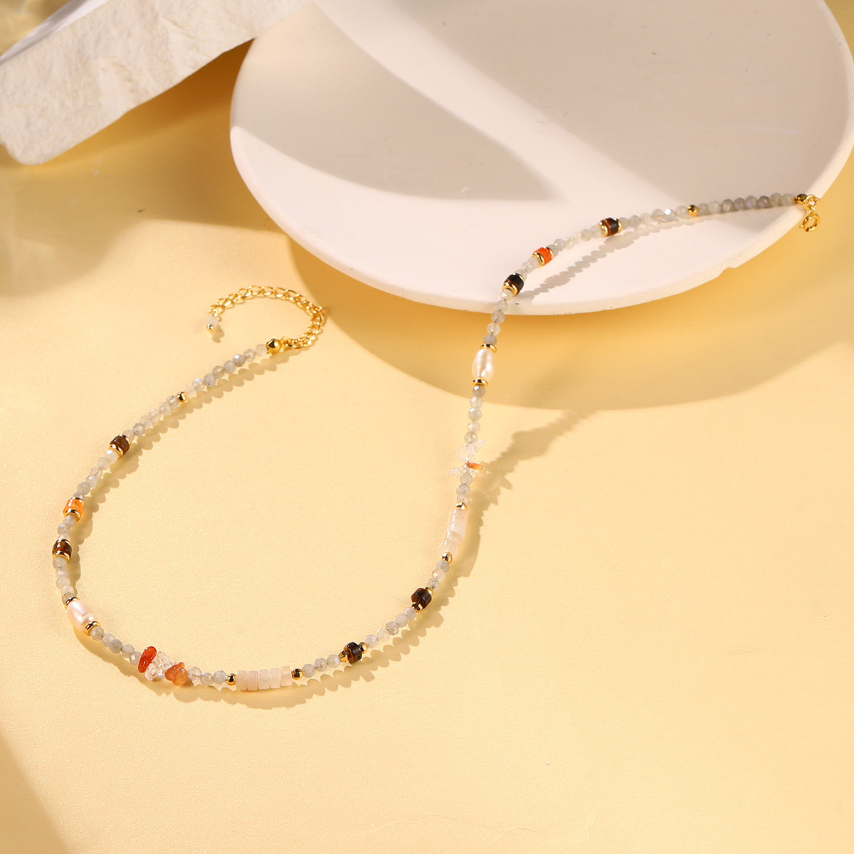 新款ins小众设计多彩串珠高级感简约项链天然珍珠时尚多巴胺颈链细节图