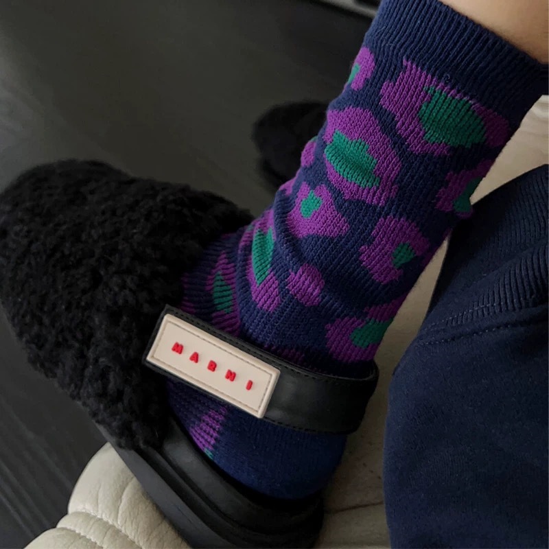 Retro checkered socks, women's geometric striped mid-calf socks, Maillard double-needle double-path niche design Dui Dui socks Application Scenario