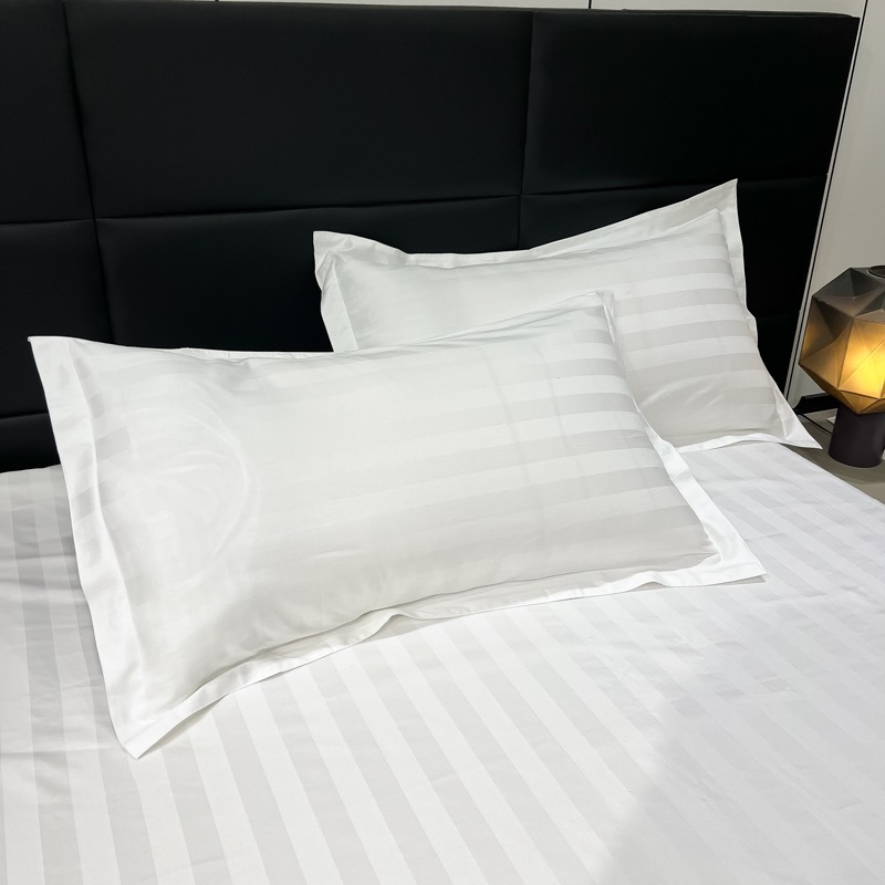 Light luxury satin hotel bedding, white ecological brushed four-piece set, hotel guest bed cover, bed sheet and bed hat style Specification image