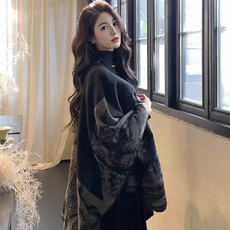 One-piece consignment of new ginkgo leaf slit shawl for women, autumn and winter warm cape, ethnic style outerwear, double-sided high-end cape wholesale at street stall Application Scenario