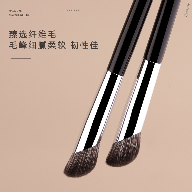 Double-headed concealer brush for finger pads, portable to cover dark circles and tear troughs, tone-shaped medium-sized makeup brush from Cangzhou Specification image