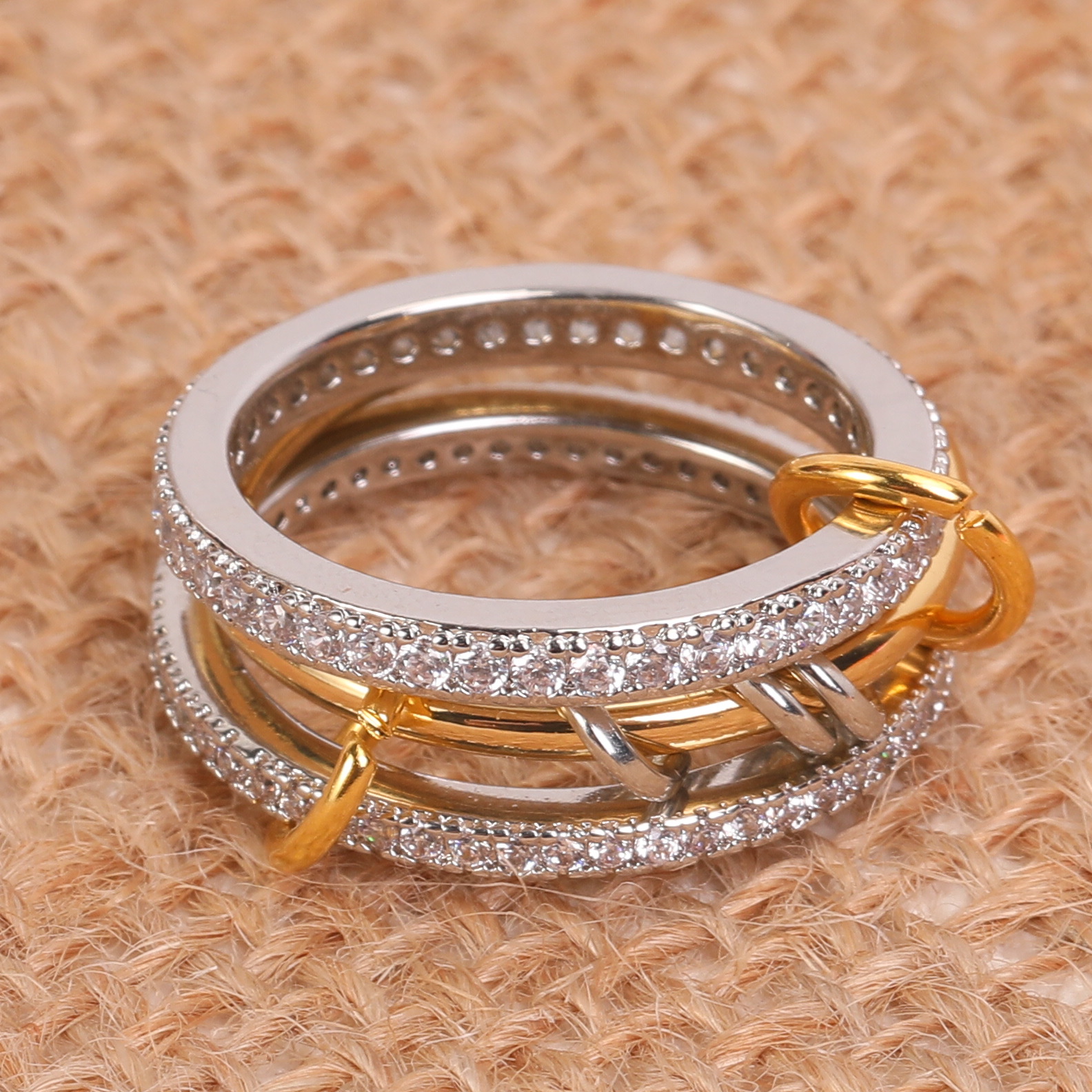 Wholesale of new cross-border color-blocking platinum ring interlocking three-in-one women's copper ring and gold and silver dual-color ring