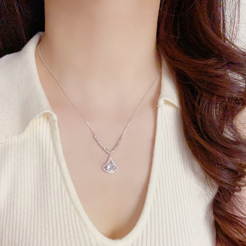 Summer's new, niche and fashionable design, thick silver full diamond dress pendant necklace, unique, light luxury and versatile necklace Specification image