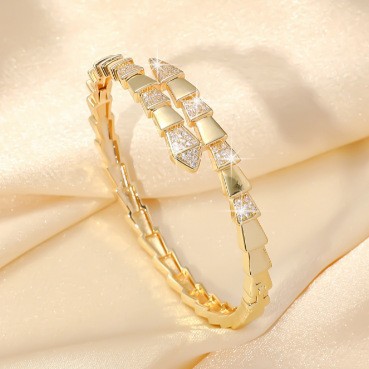 High-end light luxury full diamond snake bone bracelet, spring smooth body, elastic snake-shaped opening couple diamond-encrusted bracelet, copper micro-encrusted bracelet Item Picture