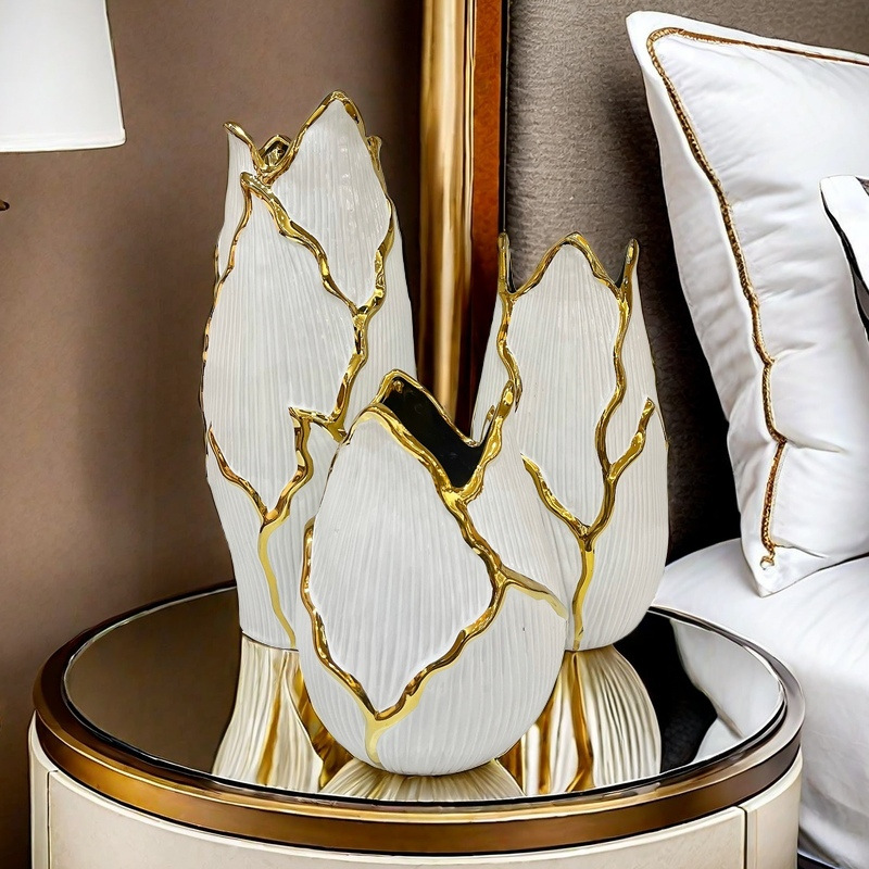 Light luxury electroplated ceramic vase decoration, simple model room soft decoration, living room creative outlet vase arrangement, golden floral art paired with cracked ceramic vase Specification image