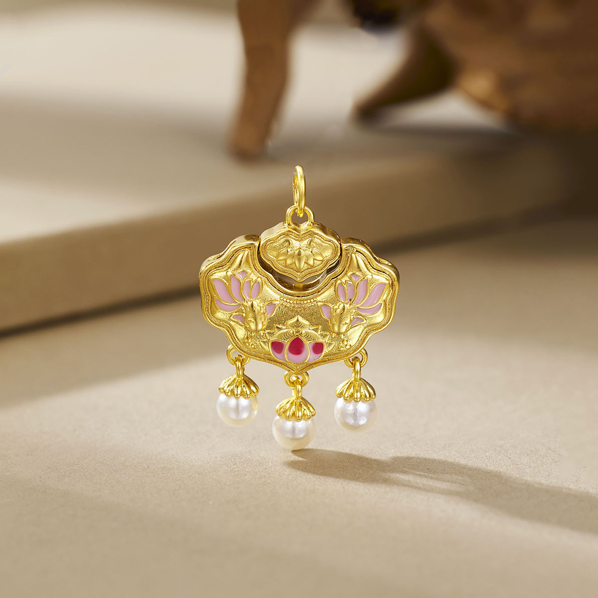 Copper gold-plated and blue-burned ten-mile red makeup copper pendant, koi fish ruyi lock pendant, DIY original innovative Chinese style versatile style full figure