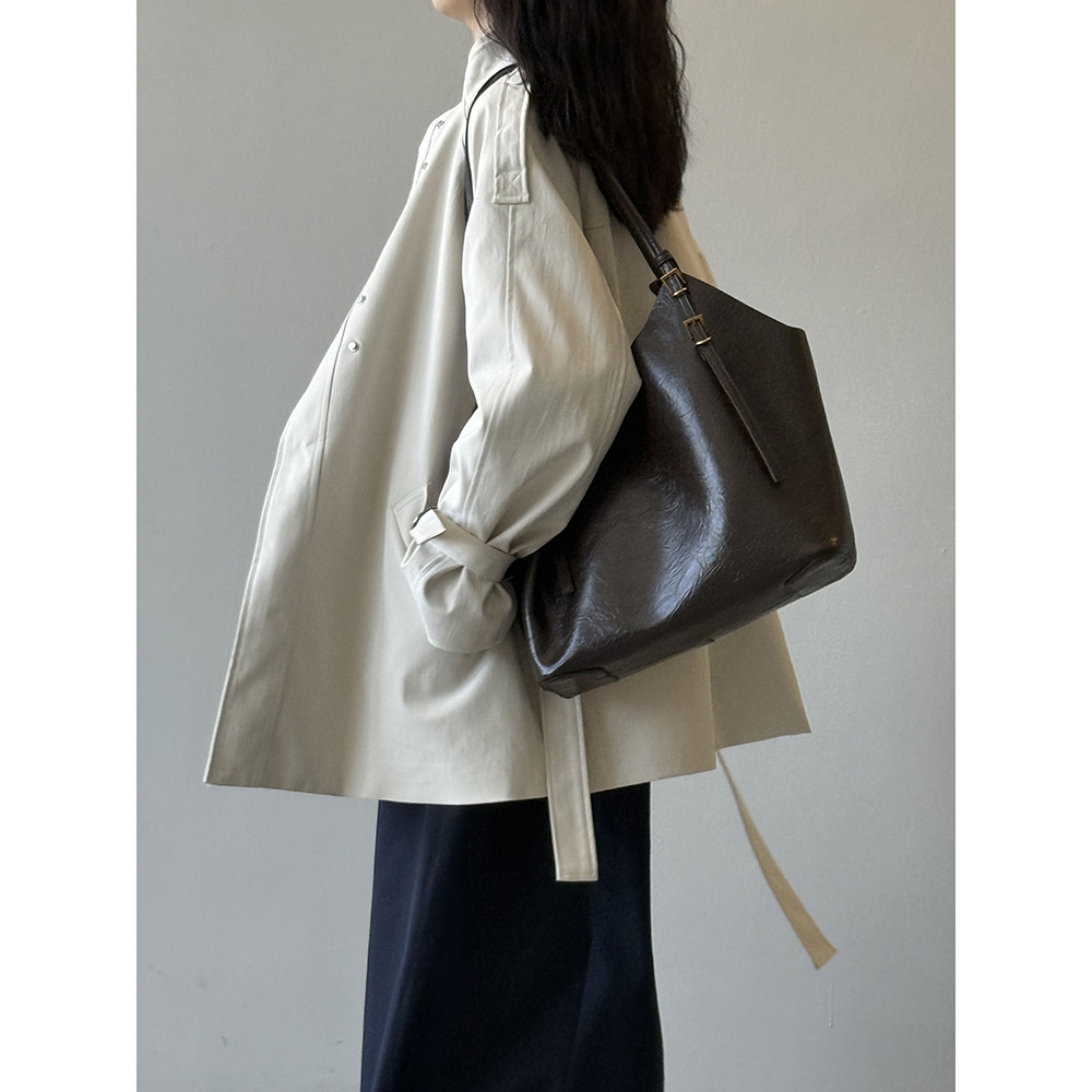 Yan Shuang British-style stand-up collar trench coat for women, autumn loose, casual, lace-up, waist-cinching short style 82585 Application Scenario