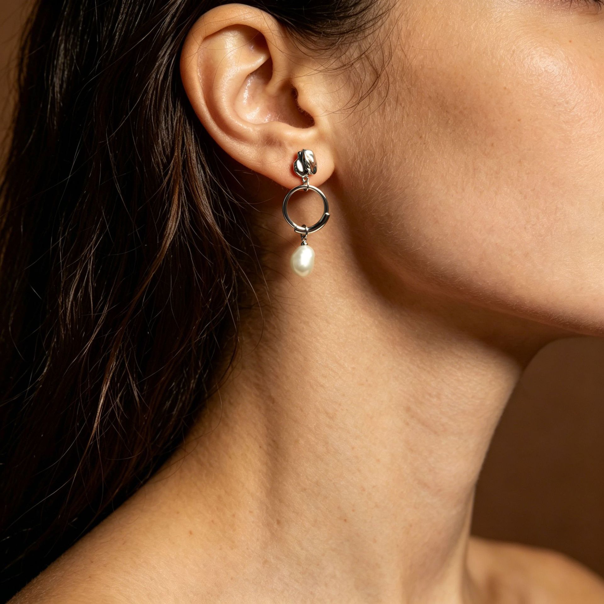 European and American Baroque smooth circular imitation pearl stud earrings, copper alloy, high-end light luxury stud earrings, cross-border women's accessories batch Application Scenario