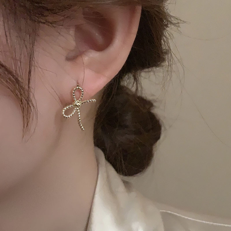 Niche and simple bow earrings for women, a Korean style with an Instagram vibe, a best-selling design, small and trendy ear studs, and exquisite ear buckles details Picture