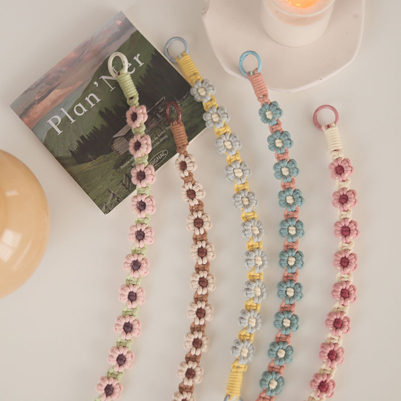 Two-in-one detachable, hand-carry and crossbody dual-purpose, adjustable shoulder strap, woven flower lanyard, neck strap, camera strap for girls Application Scenario