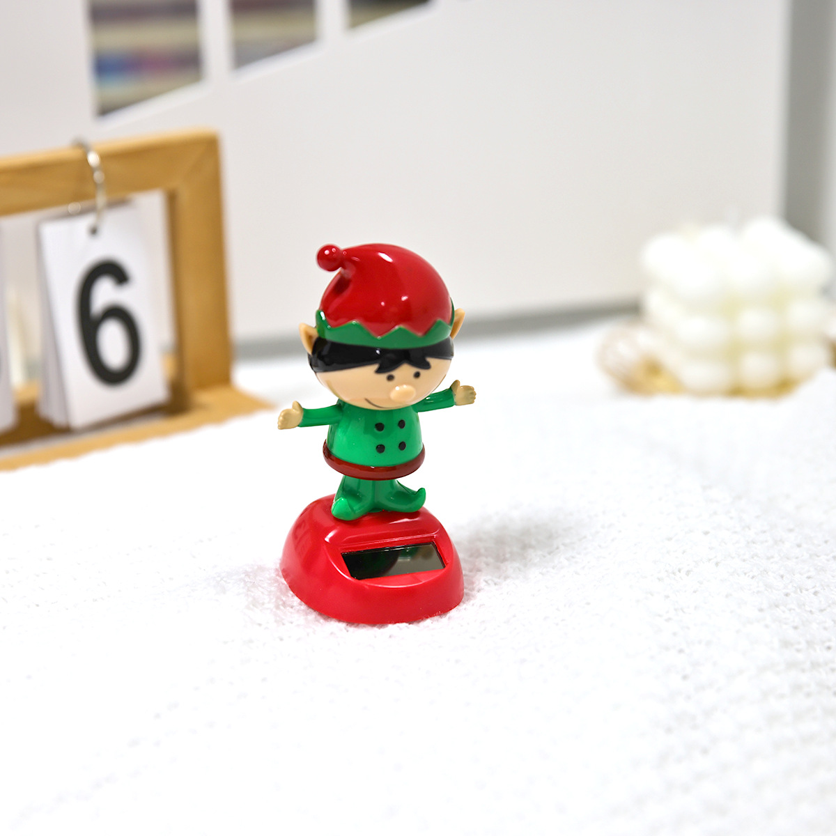 Cross-border new Christmas red-faced elf solar figurines and Christmas car interior accessories are available for wholesale Item Picture