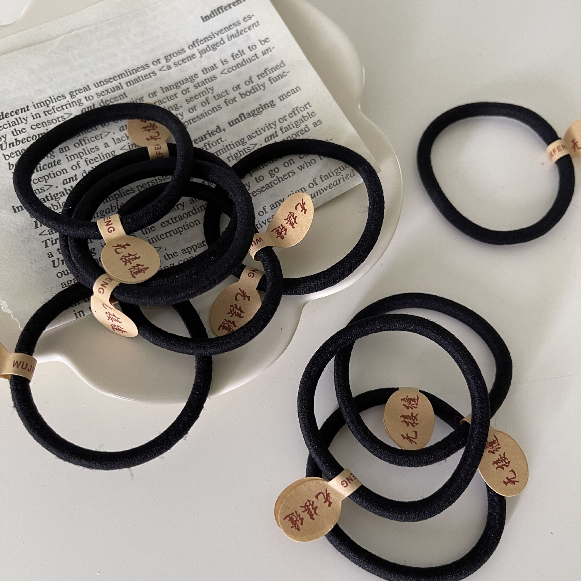 Hair tie, seamless rubber band, simple hair tie, girls' high school elastic hair tie, black leather cover hair tie Application Scenario