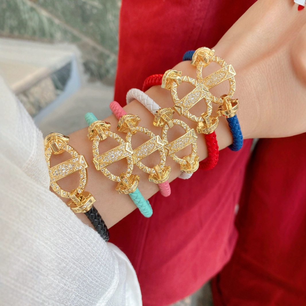 This is a simple and elegant zirconia copper leather rope plated with 18K gold, a versatile accessory that is popular in Europe and America full figure