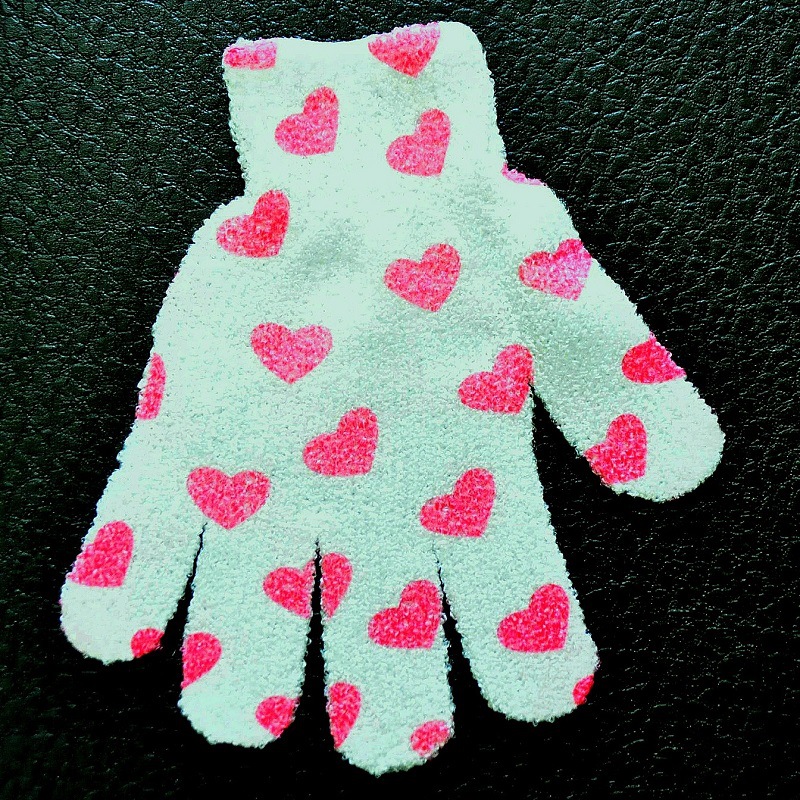 Customized printed bath gloves, bath scrubbing gloves, and scrubbing towels for a refreshing bath Application Scenario