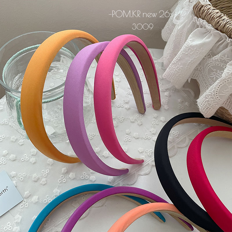 The Korean-style satin solid color daily hairband is versatile and can be worn with an outer hairpin. It's a sweet high-head headband and headwear for girls details Picture