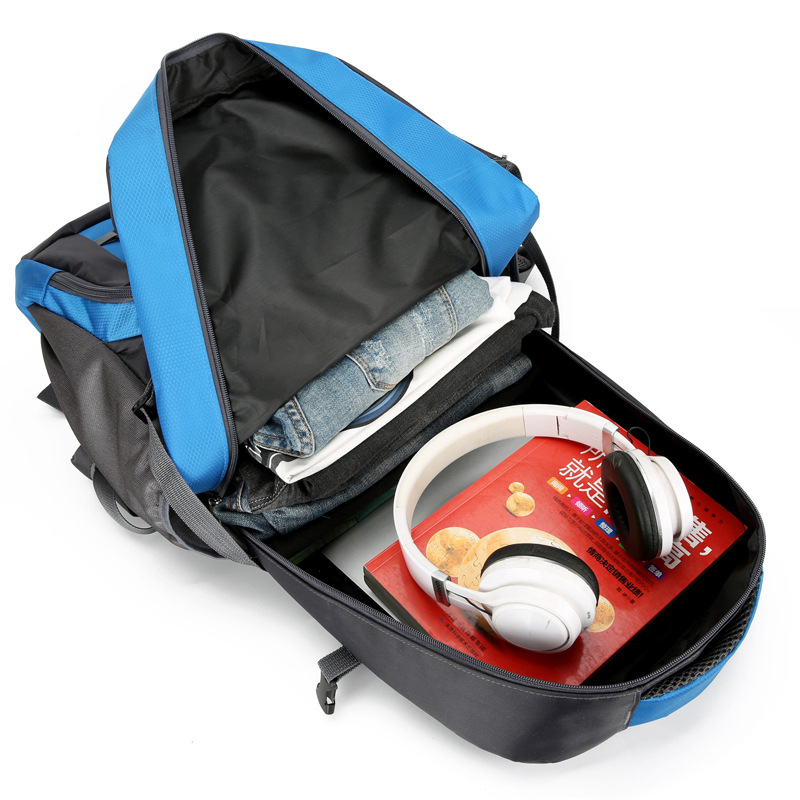 Yitu Hiking Backpack, outdoor backpack, large-capacity multi-functional travel bag, camera bag, lightweight suspended backpack Application Scenario