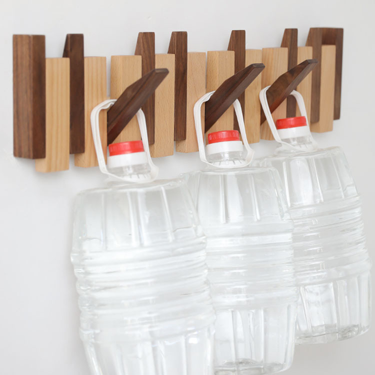 Wholesale of solid wood coat hooks, creative and powerful wall-mounted piano key hooks for the entrance hall and wooden coat racks details Picture