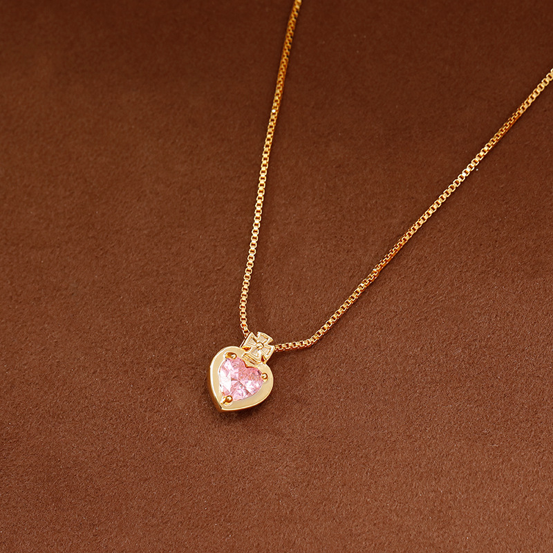 Pink heart-shaped zircon pendant necklace, a unique design for women, sweet and elegant, fair and high-end collarbone necklace