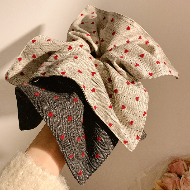 Autumn and winter, extra-large heart-shaped large intestine hair band handkerchief, Korean-style laid-back bun hair band, new high-end hair accessory