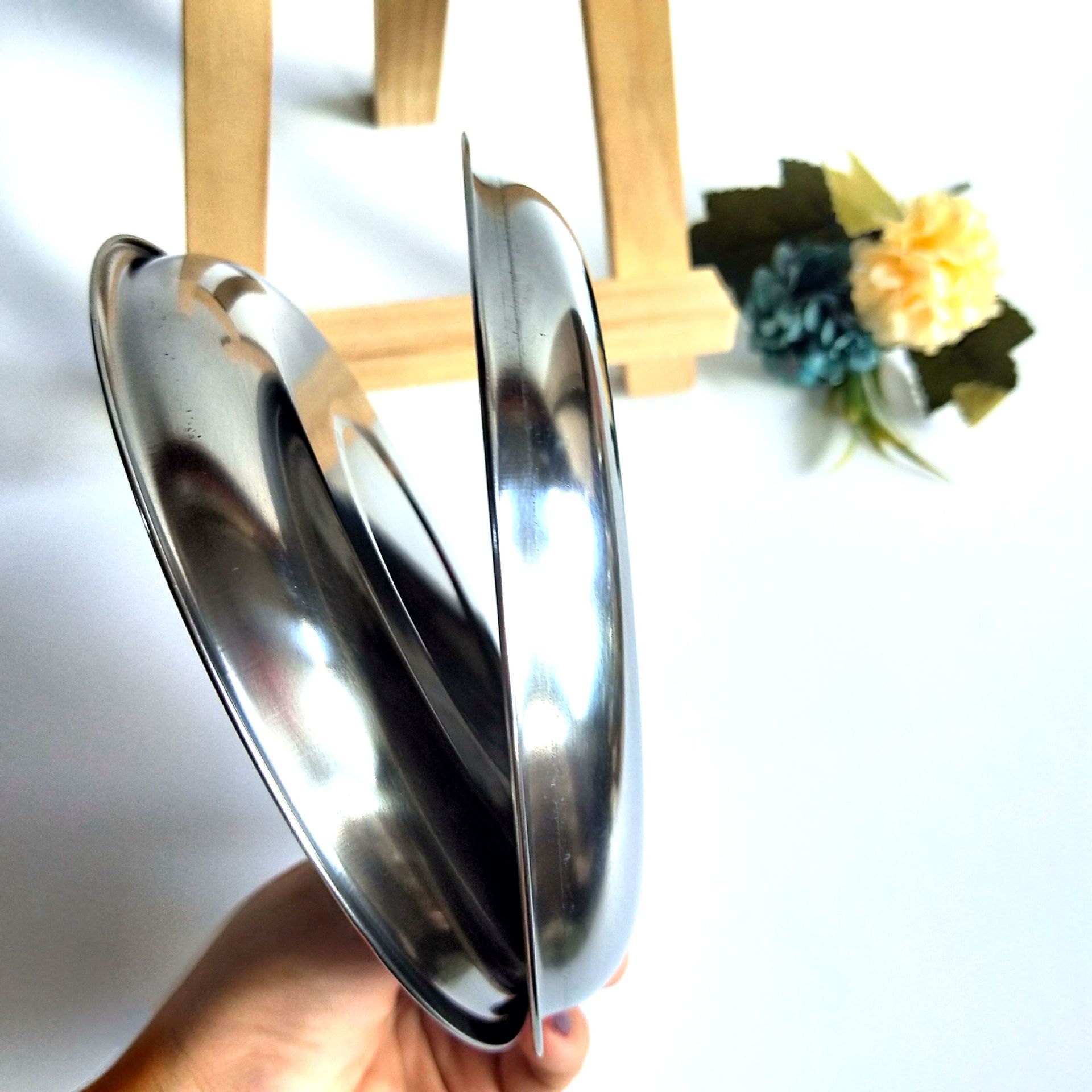 16-round metal plates, vegetable plates, steel vegetable plates, metal plates, 2-yuan store wholesale supply Application Scenario