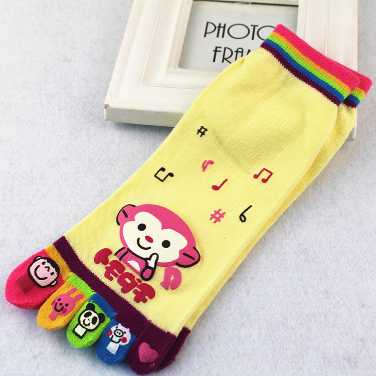 Autumn and winter gel toe-splitting socks, cute cartoon pattern five-toe socks, comfortable and breathable socks available in six colors for wholesale Application Scenario