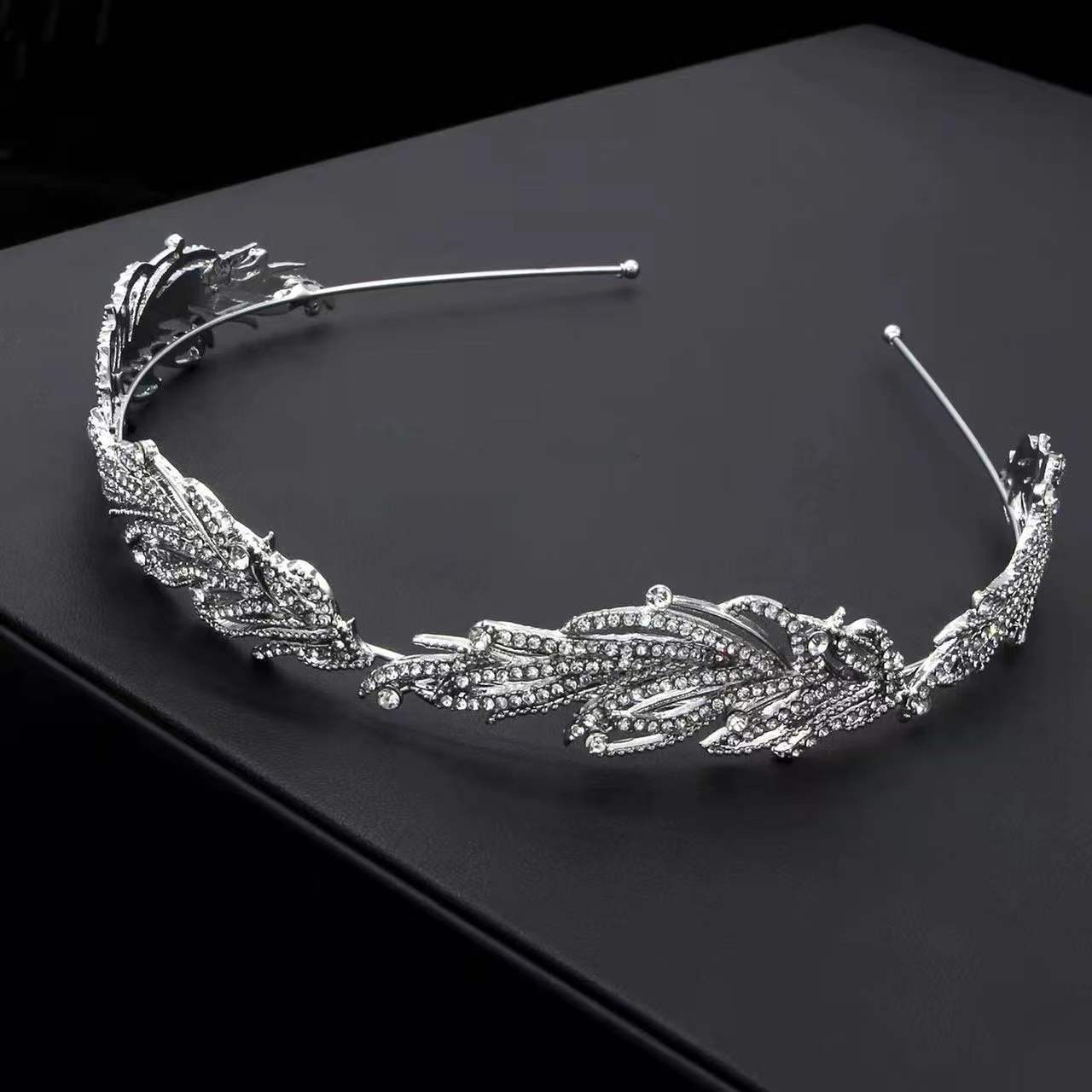 Cross-border exquisite European and American style sparkling diamond, versatile headwear and accessories for going out, noble and grand, light luxury, elegant and refined for women Application Scenario