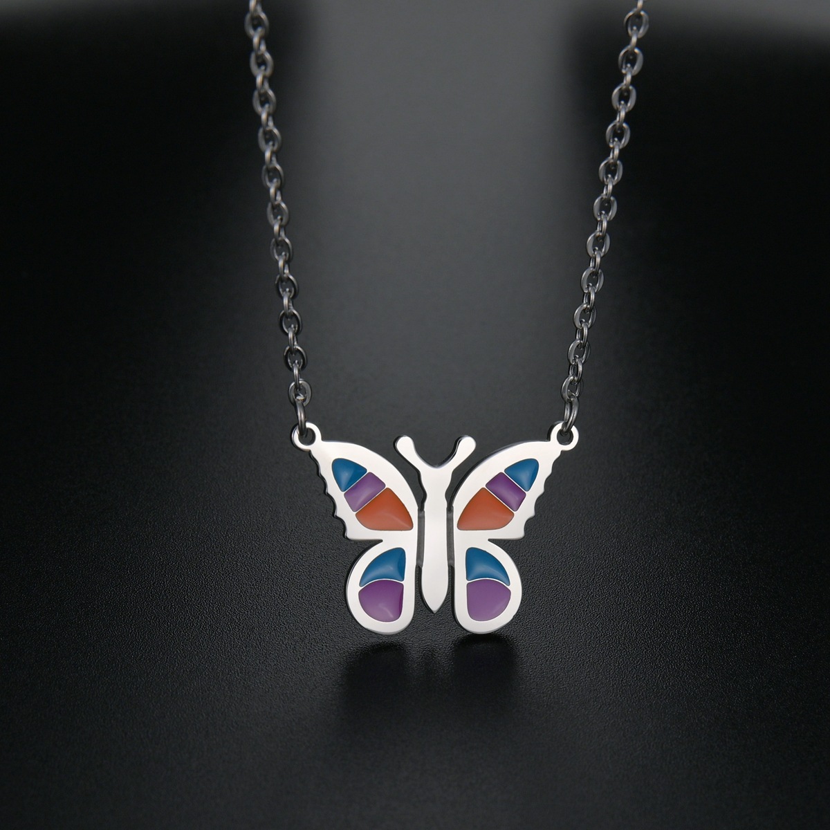Cross-border supply InS-style simple and fashionable butterfly necklaces, popular titanium steel pendants in Europe and America, factory wholesale Application Scenario