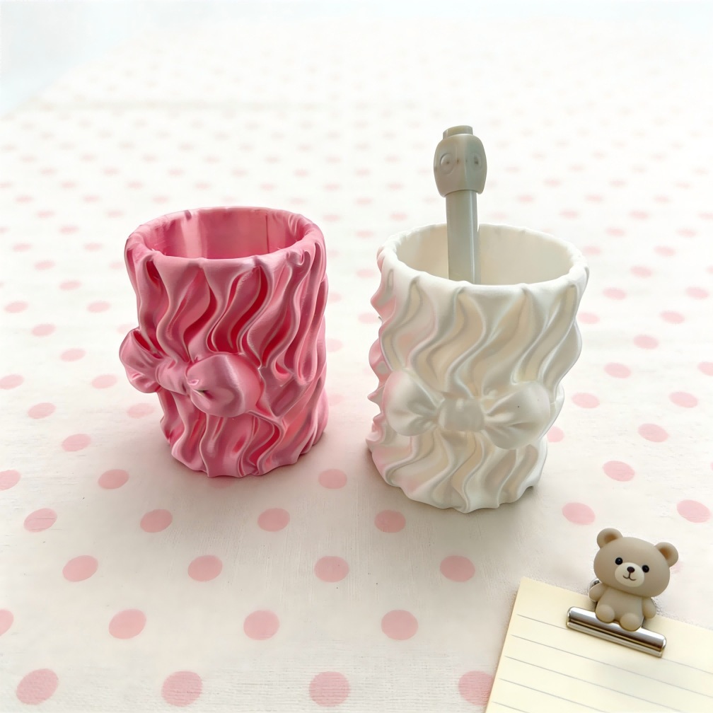 Color rosa ondulado patrón arco rotary pen holder blanco impresión 3D papelería de oficina almacenamiento decoración de escritorio creativa Application Scenario