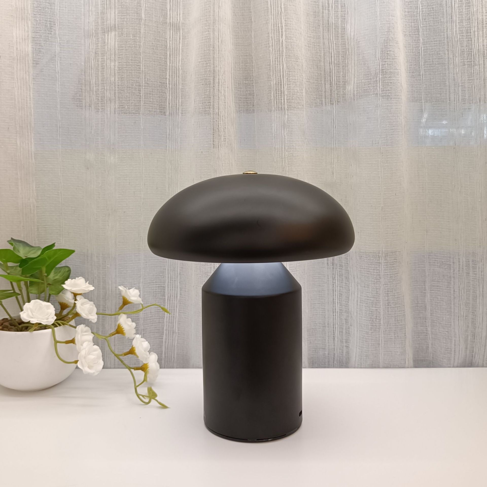 Cross-border charging mushroom decorative lighting fixtures, bedroom bedside atmosphere night lights, Nordic designer style bar table lamps Application Scenario