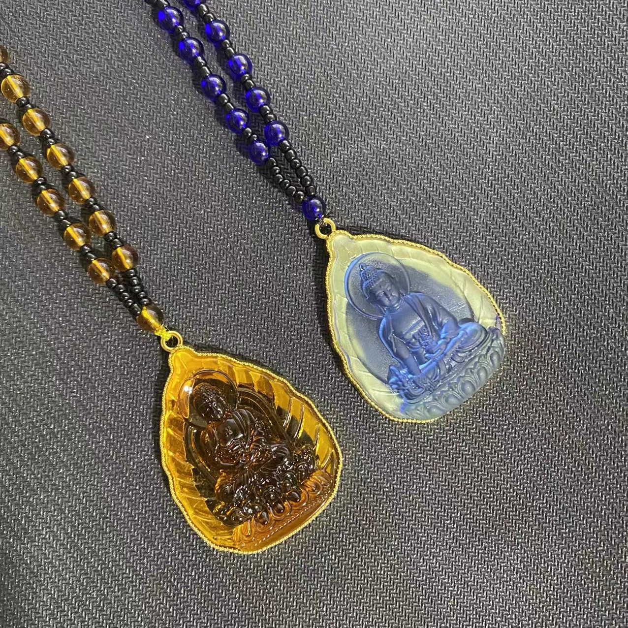 Retro lace-trimmed gold-encrusted color-preserving Buddha statue sweater chain, ethnic style Medicine Buddha necklace, live-streaming street stall accessories wholesale details Picture