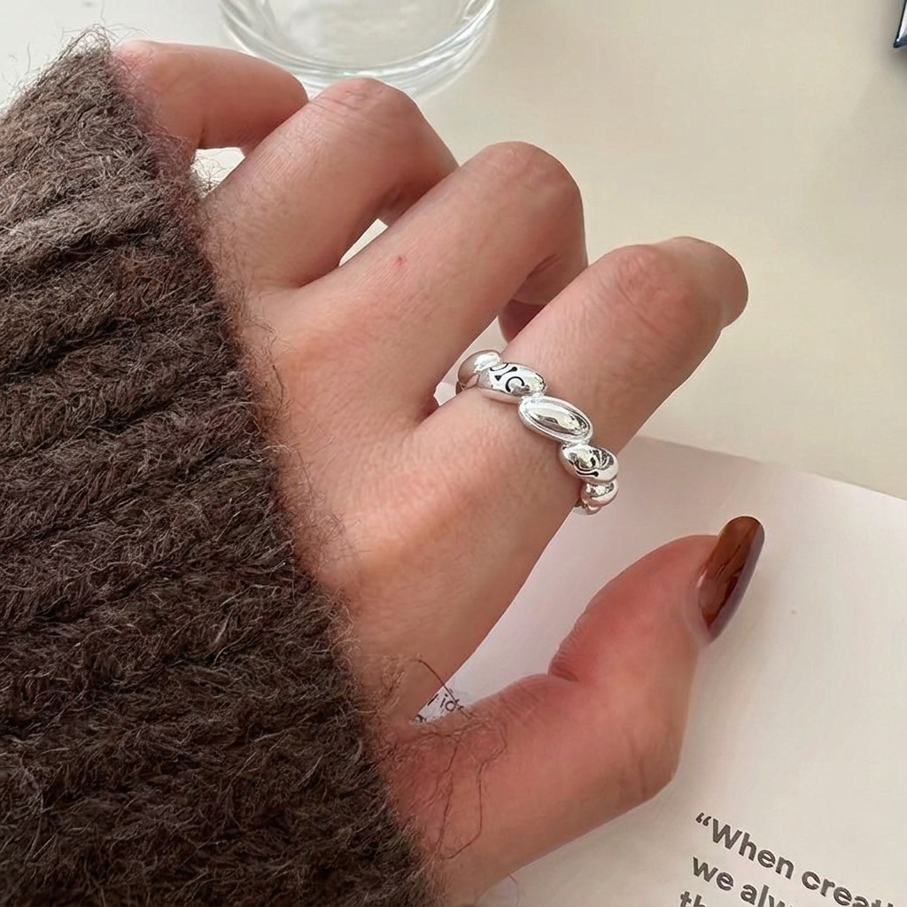 S925 sterling silver oval bean ring, an Instagram niche design ring, with a simple and cold style, is a versatile commuting accessory details Picture