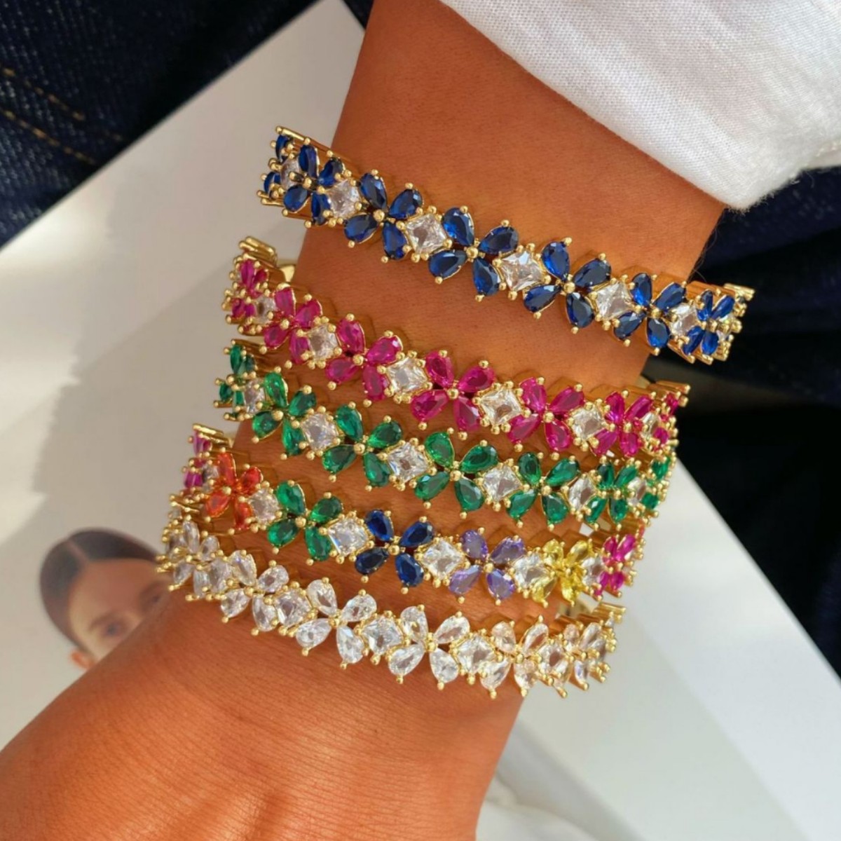 Cross-border high-end copper inlaid zircon four-leaf clover flower ring bracelet, European and American color zirconium full diamond C-shaped bracelet set, copper micro-inlaid wristband full figure