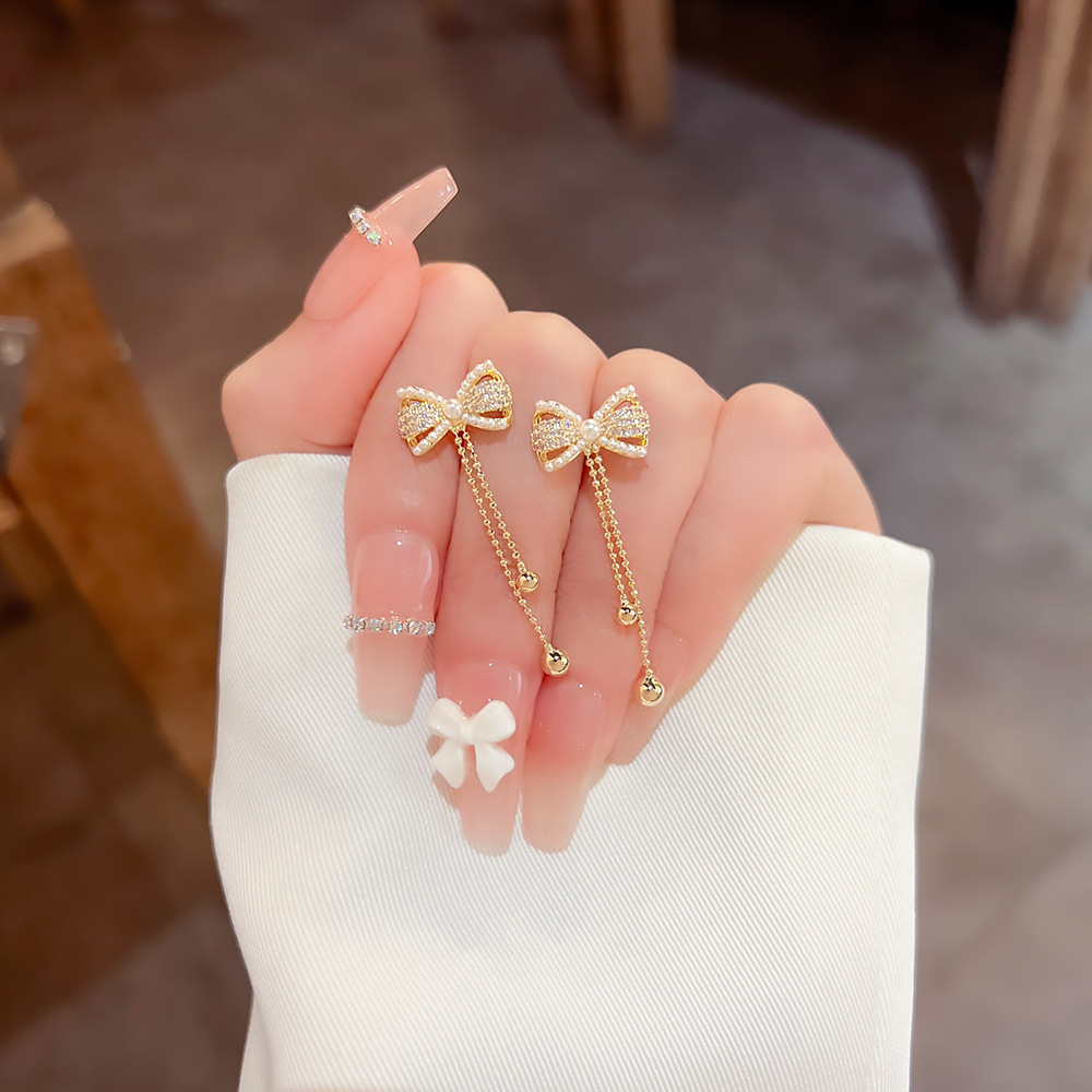 Sweet and gentle bow pearl tassel stud earrings for women to look slimmer, long and exquisite elegant earrings, light luxury and high-end ear strings Specification image