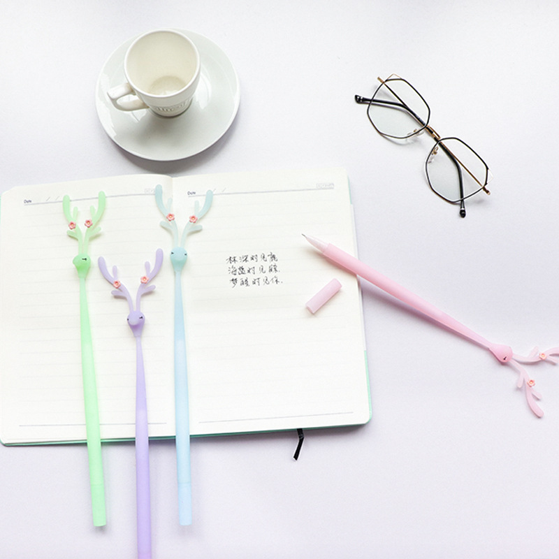 A light and fresh soft silicone deer pen barrel for children, primary and secondary school students, and teenage girls. A black pen core writing pen