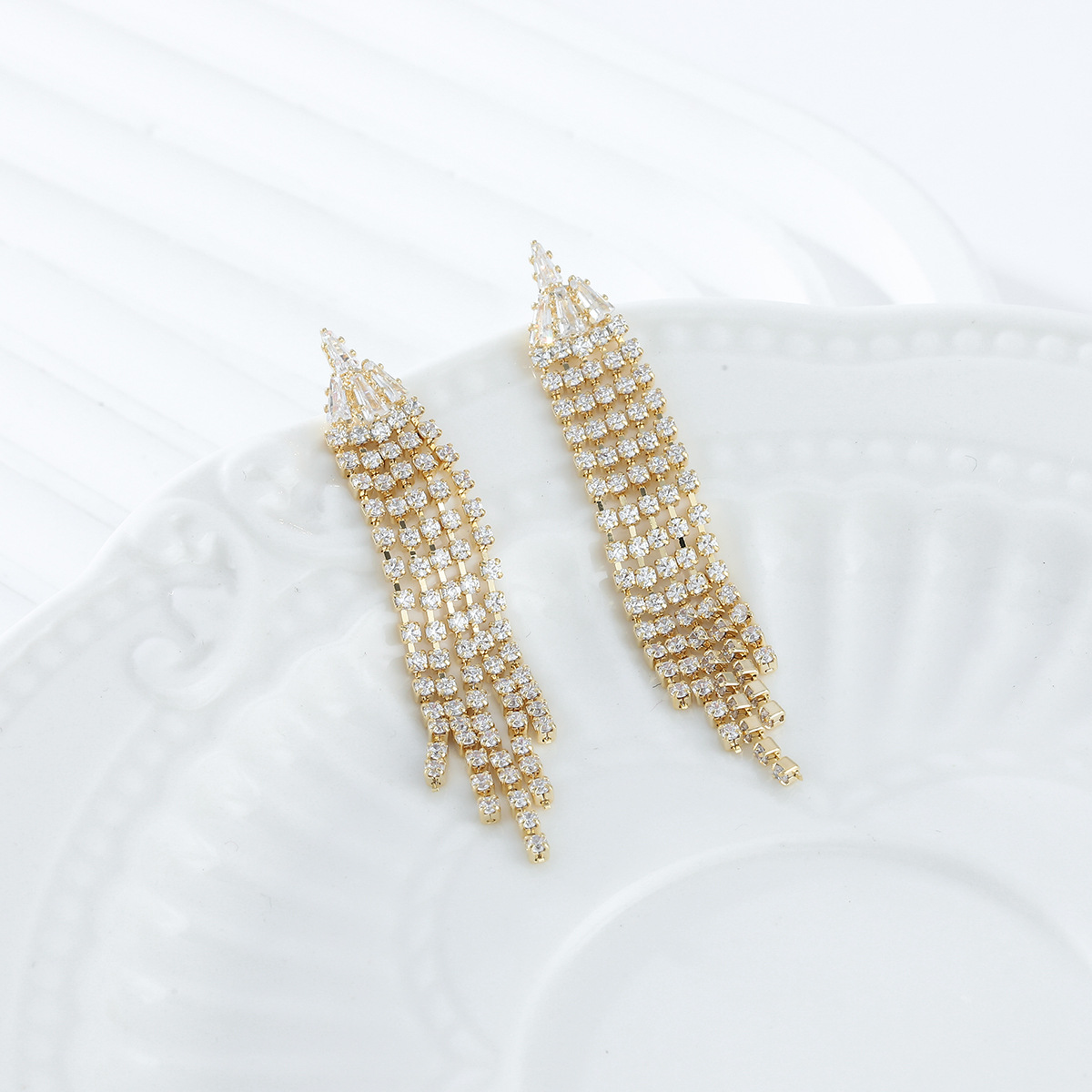 Light luxury tassel, high-end and elegant, versatile earrings, copper-plated with real gold and zircon for color retention, S925 silver needle, super fairy-like earrings details Picture