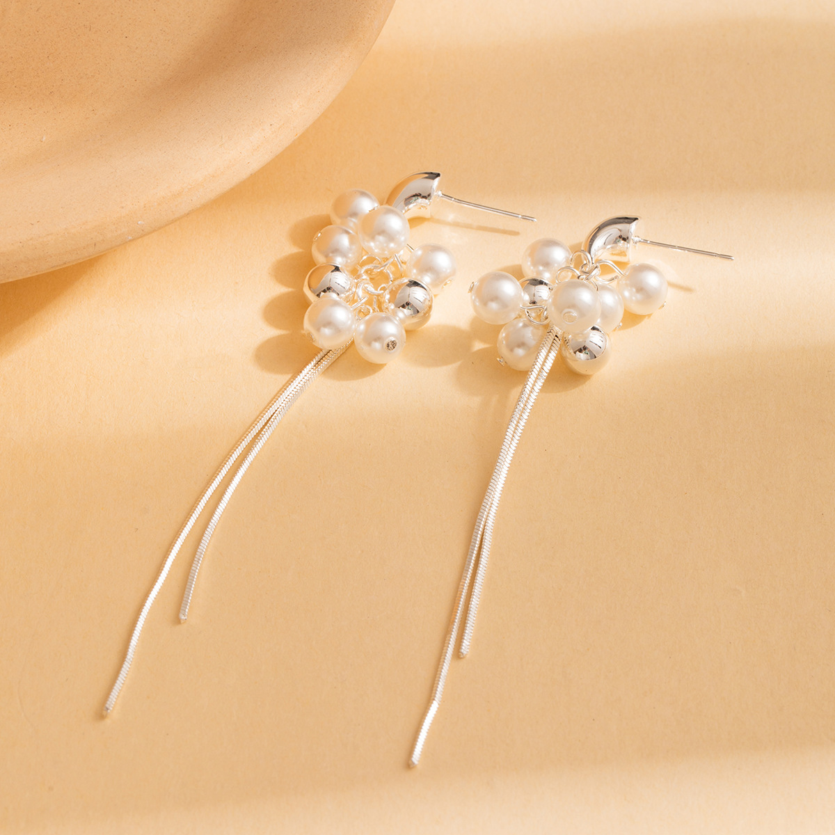 Sweet and charming, small round and square face earrings with a goddess-like atmosphere. Grape strings, pearl ear threads, long tassel earrings Specification image