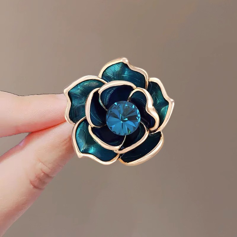 High-end peacock blue camellia brooch, women's luxurious and elegant enamel oil drip brooch, chanel-style clothing accessories details Picture