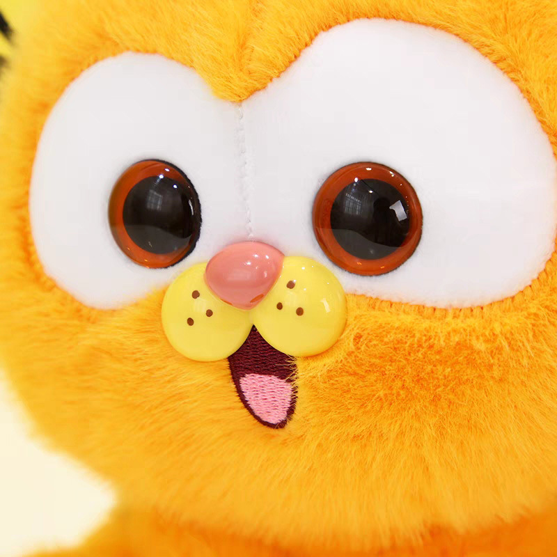 Wholesale of genuine Garfield Cat plush toys, large-sized sitting orange cat dolls, girls' stuffed dolls and machine-grabbing dolls Application Scenario
