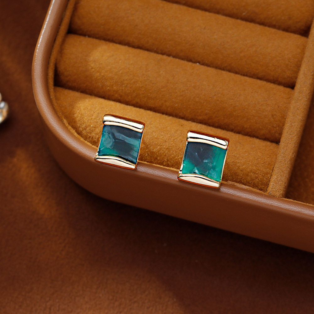 Hyacinth's light luxury, retro and high-end green earrings, women's niche geometric square stud earrings, fashionable, individual, elegant and versatile earrings details Picture