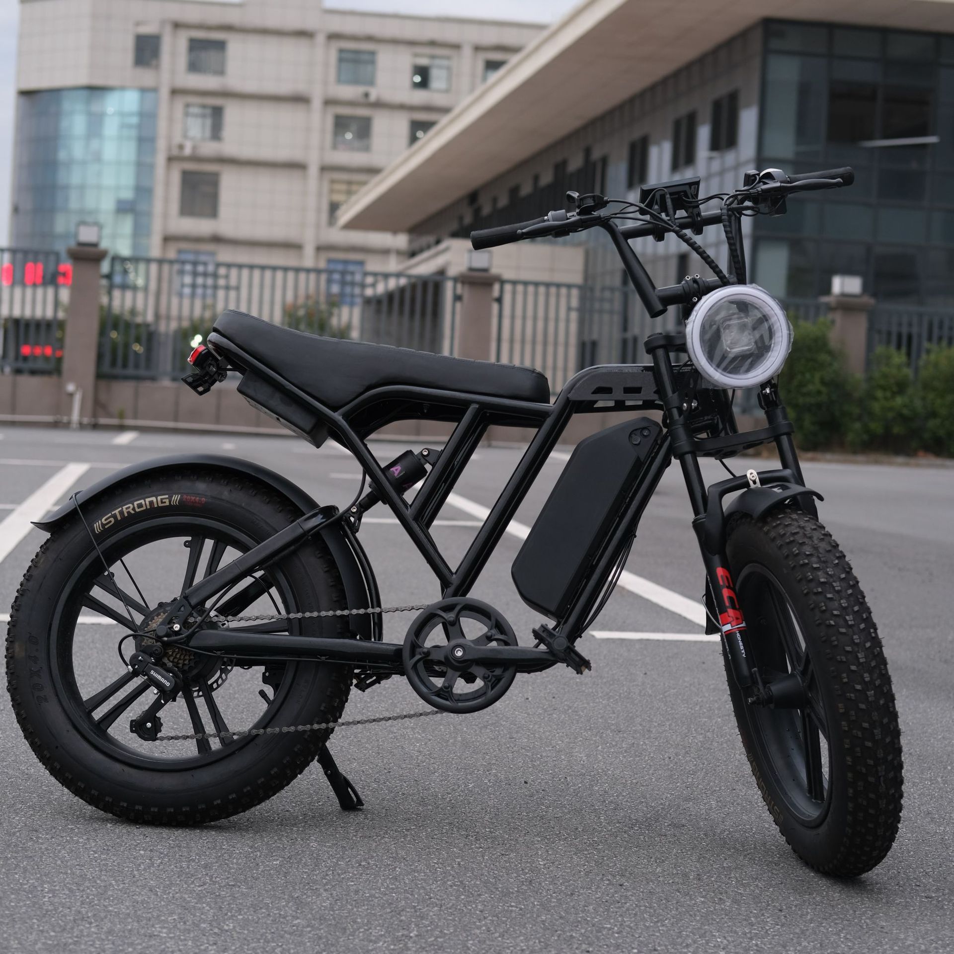 Factory direct sales of fat-tire electric bicycles, fat-tire off-road snow electric vehicles, and cross-border motorcycles