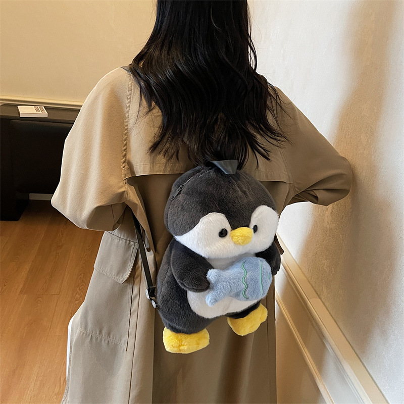 New super cute and adorable penguin doll plush backpack, new sweet and unique cartoon backpack for girls Application Scenario
