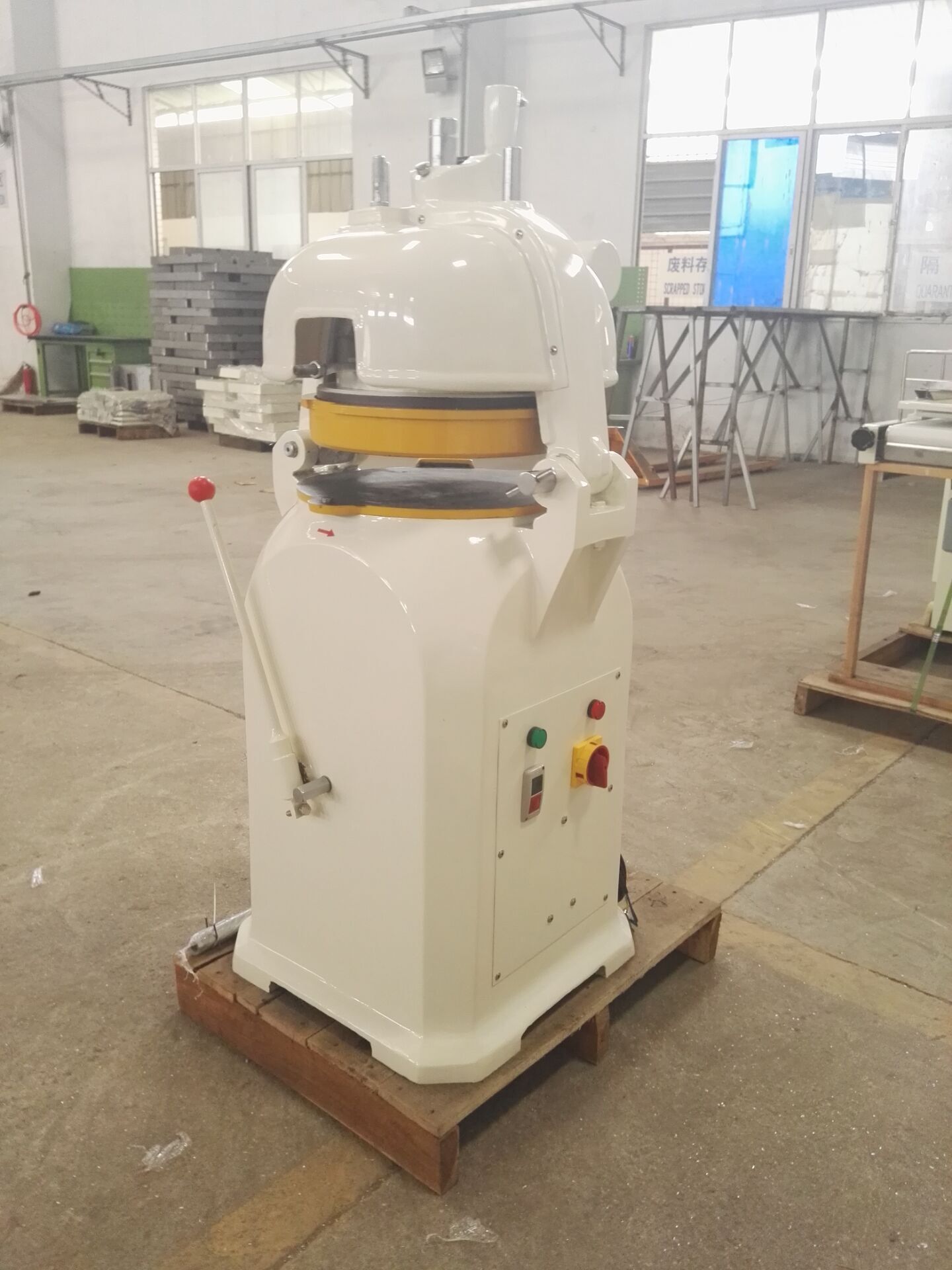 Semi-automatic segmentation and rounding machine Application Scenario