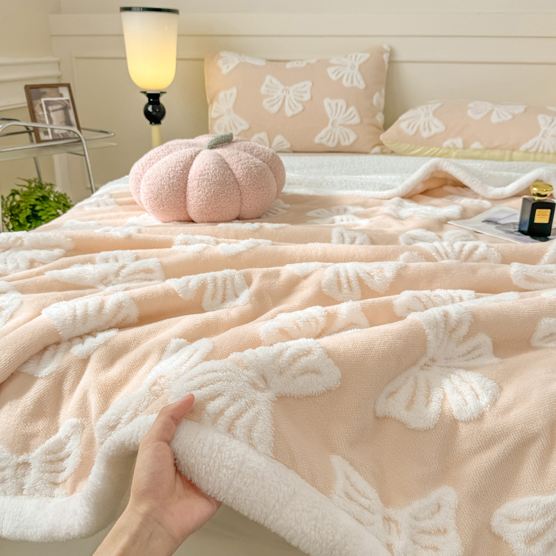 New cationic fleece blanket for autumn and winter, double-sided fleece and lambskin fleece single person office home nap blanket Application Scenario